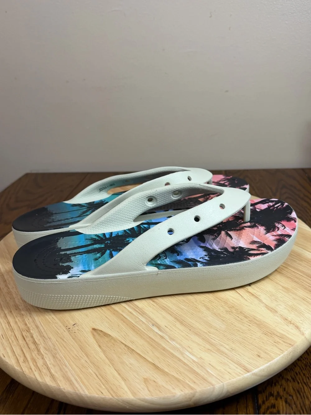Crocs women’s Platform Retro Resort Platform sandals